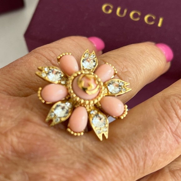 Gucci Pink Interlocking G Flower Ring - Picture 2 of 9